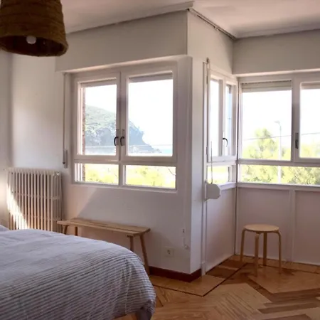 Amplia Y Comoda Casa En La Playa De Berria Santoña