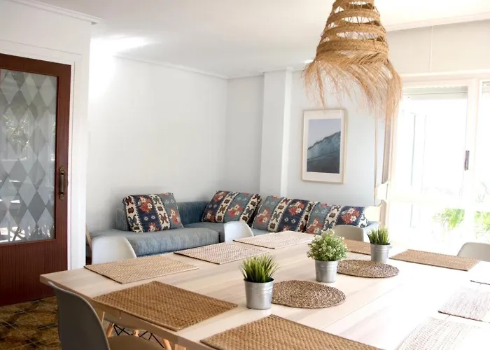 Amplia Y Comoda Casa En La Playa De Berria Hébergement de vacances Santoña