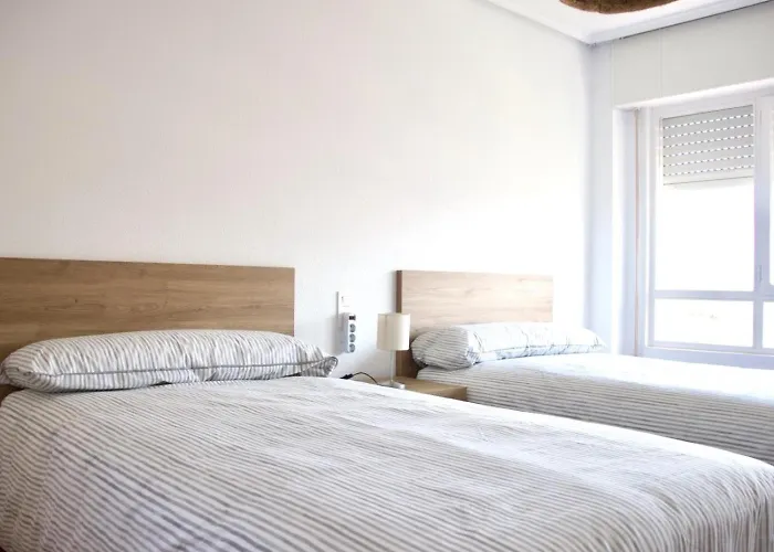 Amplia Y Comoda Casa En La Playa De Berria Hébergement de vacances *