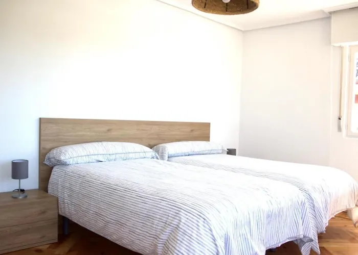 Amplia Y Comoda Casa En La Playa De Berria Hébergement de vacances Santoña