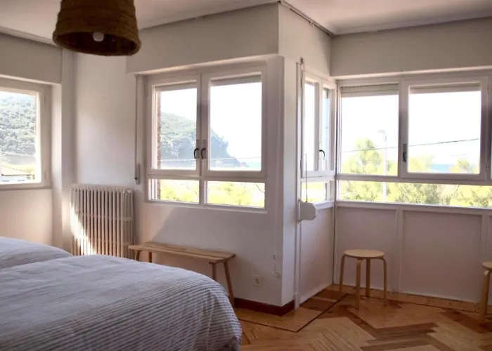 Amplia Y Comoda Casa En La Playa De Berria Santoña