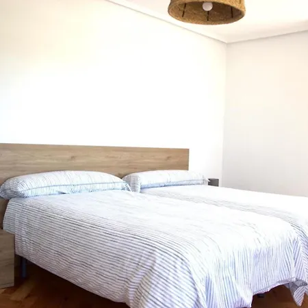 Amplia Y Comoda Casa En La Playa De Berria Semesterbostad Santoña
